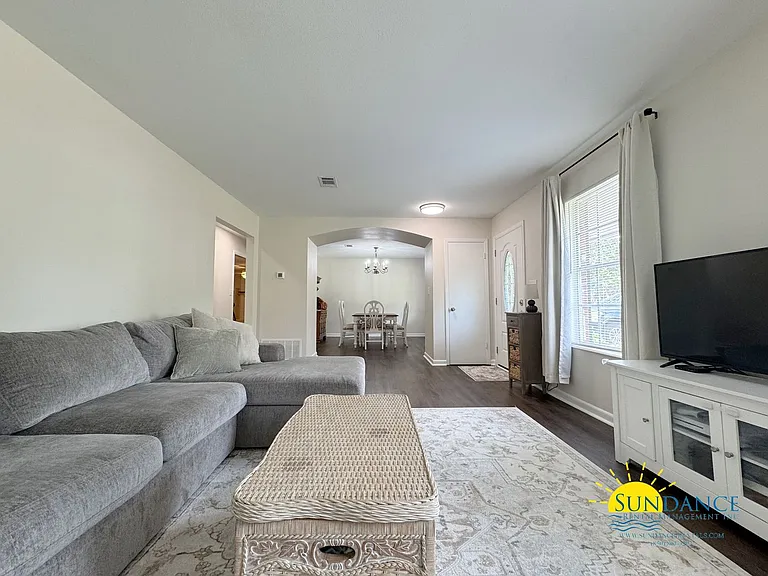 606 Camborne Ave NE — Photo 3