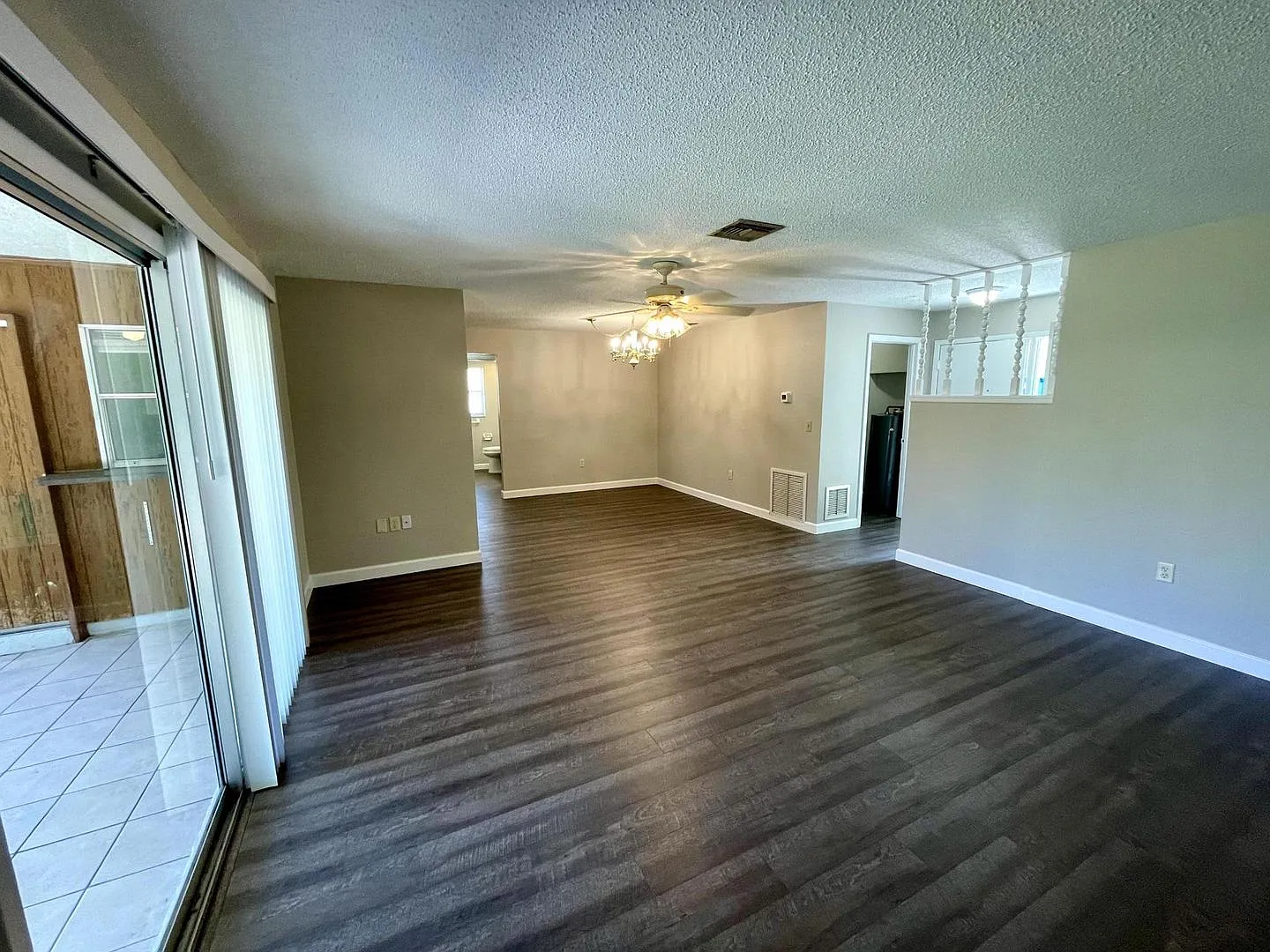 Sarasota Three Bed, Two Bath, 2-car Garage Single Family w/Fenced Yard For Rent — Photo 3