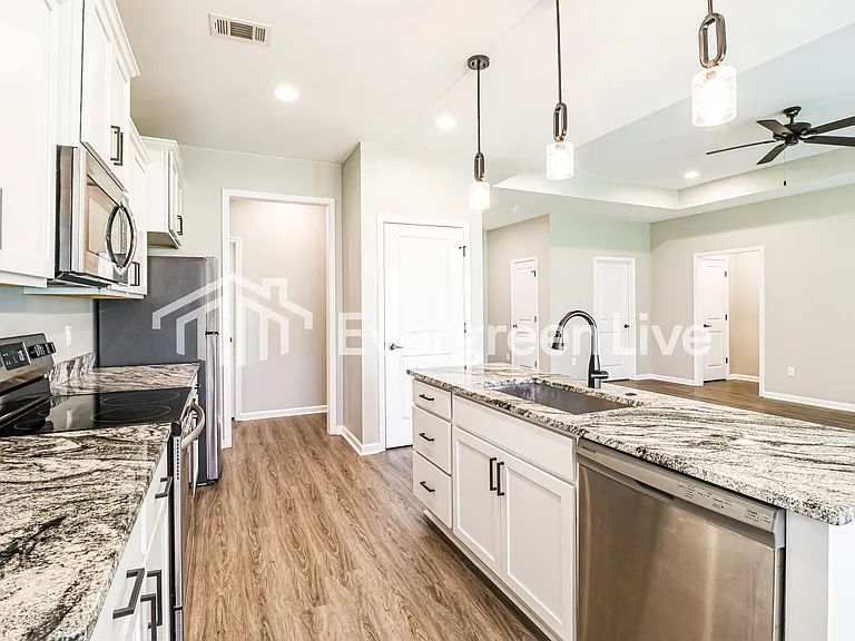 4521 Western Woods Dr — Photo 6