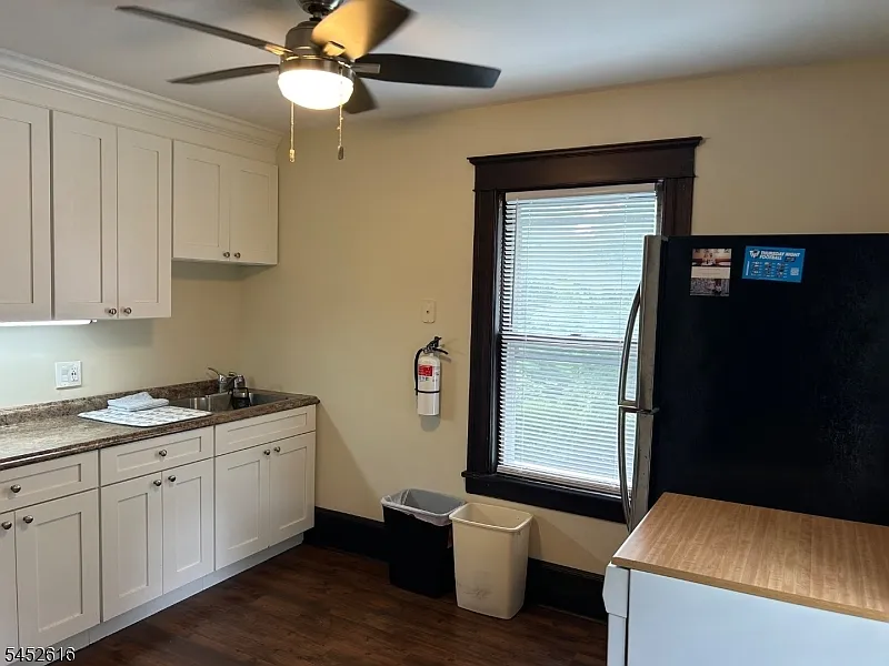 2 bed, 1.0 bath, $2,300 — Photo 2