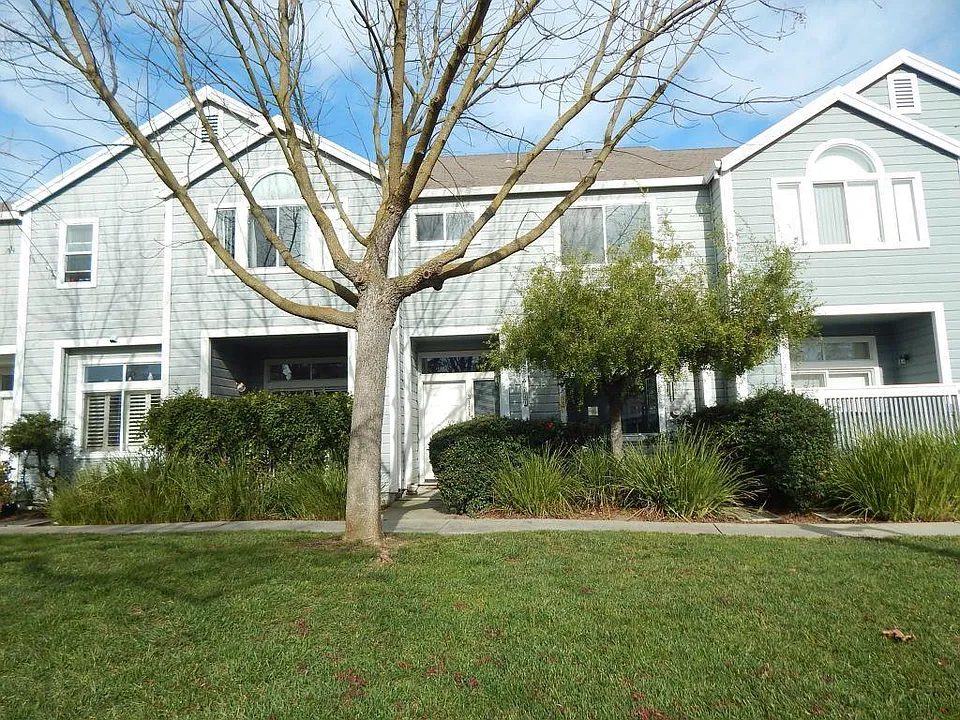 3141 Woods Cir