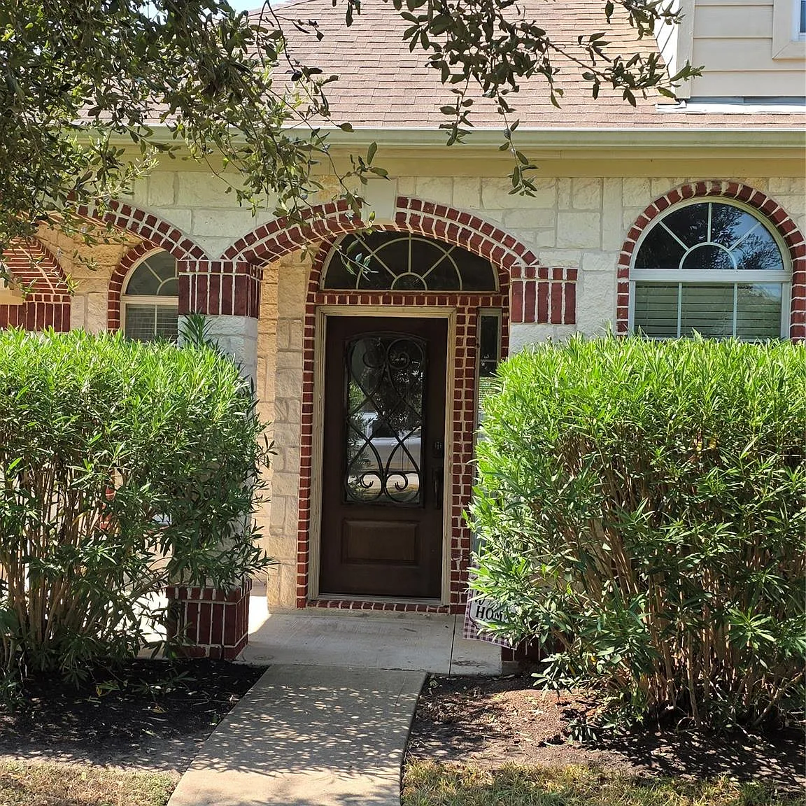4 bed, 2.0 bath, 2255 sqft, $2,500 — Photo 2