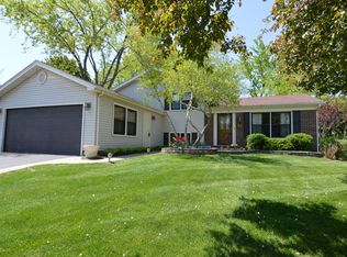 785 Beechwood Dr, Lake Zurich, IL 60047