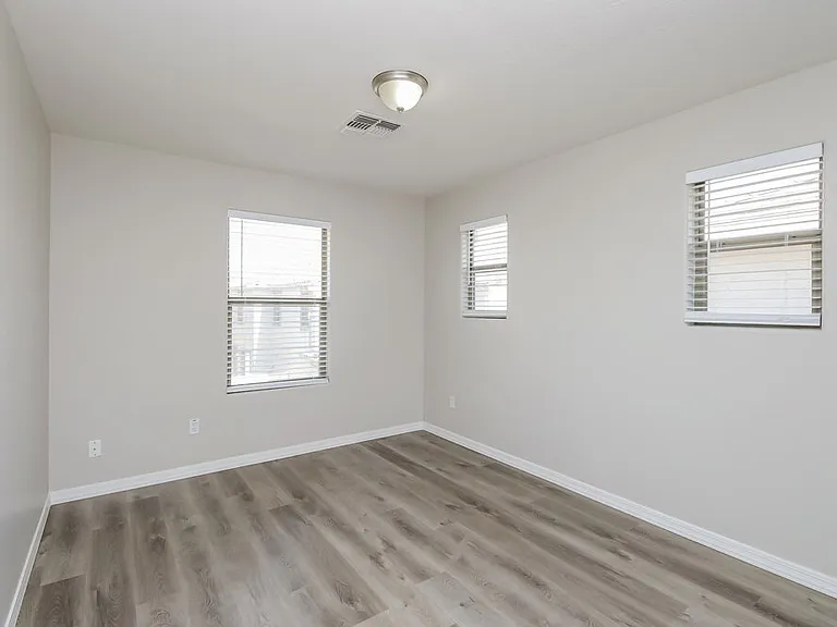 3829 E Kent Ave — Photo 12