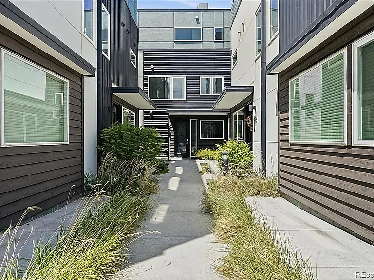 3181 Lawrence St — Photo 39