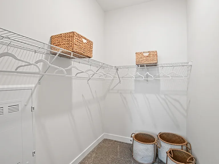 Lorrel Apartments — Photo 32
