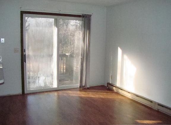 3rd image of 2908 Helena Ave N