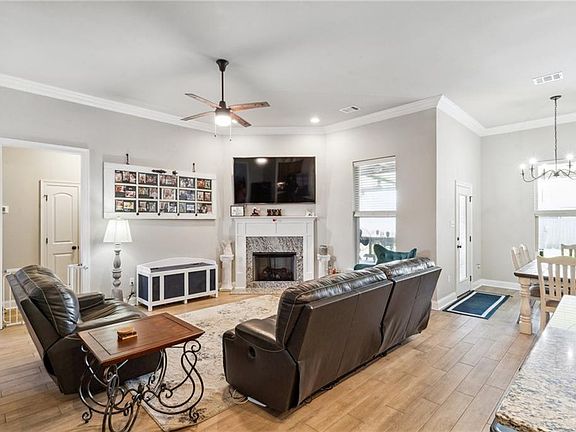 3rd image of 133 Summer Cypress Ln