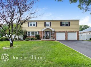 452 Sayville Blvd, Sayville, NY 11782