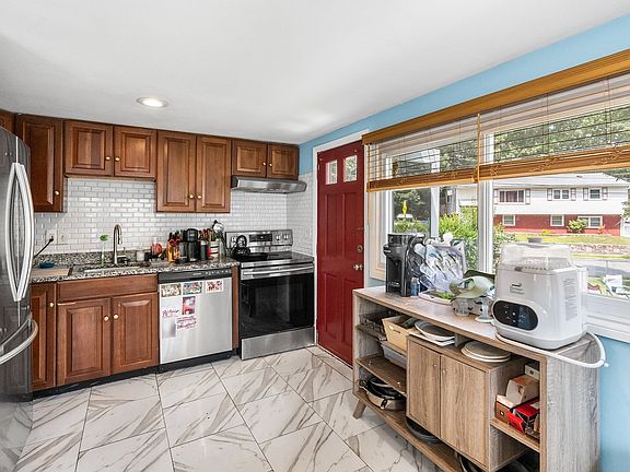 5th image of 46 Stonehill Rd
