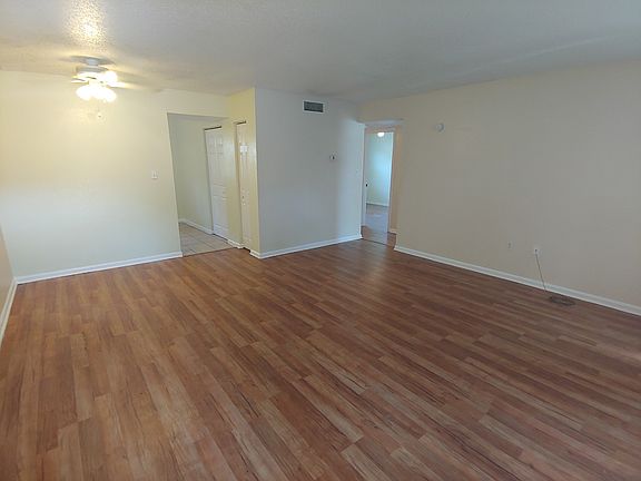 3rd image of 202 Pine Tulip Ct APT 202