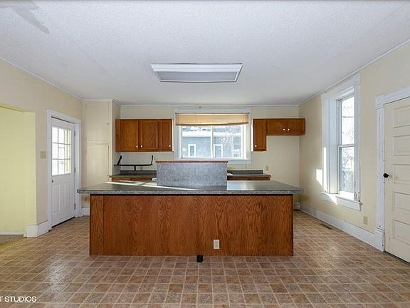 5th image of 121 N 2nd St