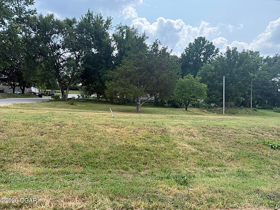 4th image of 355&357 Roberts Dr