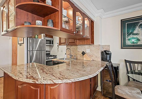 2nd image of 155 E 38th St APT 5F