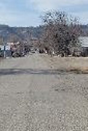 Exterior Neighborhood (street photo)