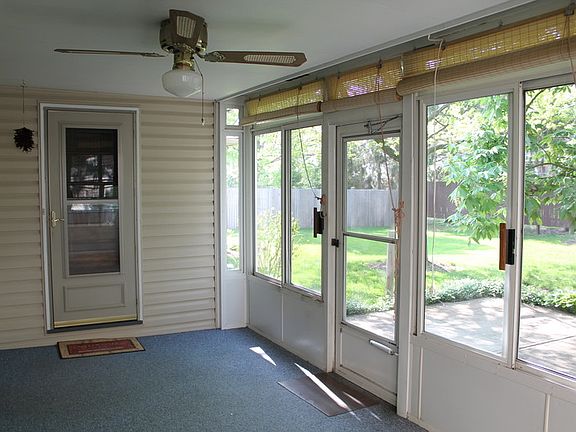 3 Seasons Room
						:
						18' X 9' Open the windows and create a great breeze through the house.