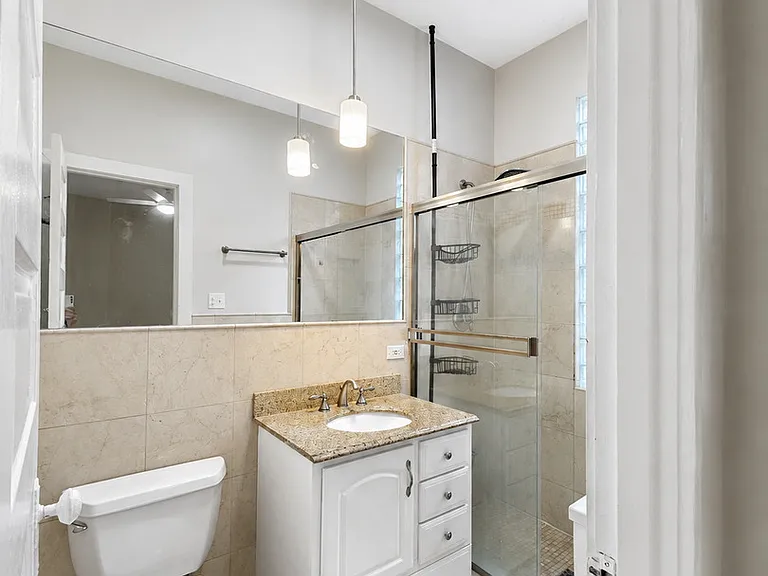 3722 N Bosworth Ave #1R — Photo 8
