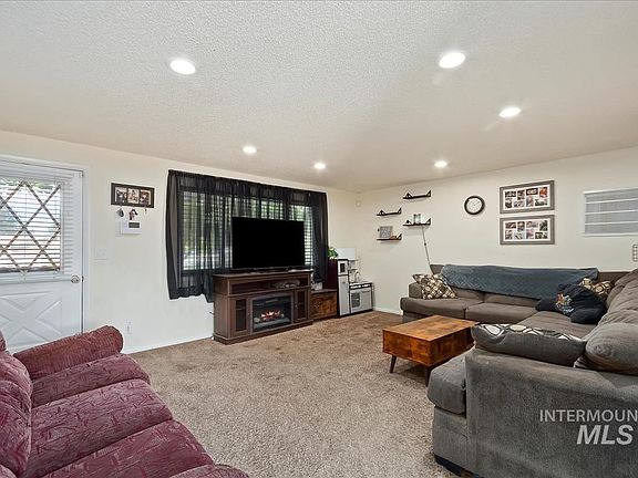 5th image of 2305 S Montana Ave