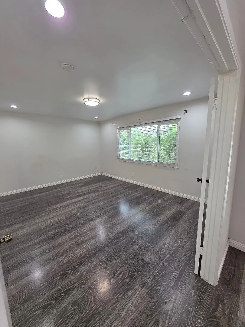 Spacious 4bd/2ba With Garage, Laundry And Front And Back Yard That Is Pet Friendly!! — Photo 1