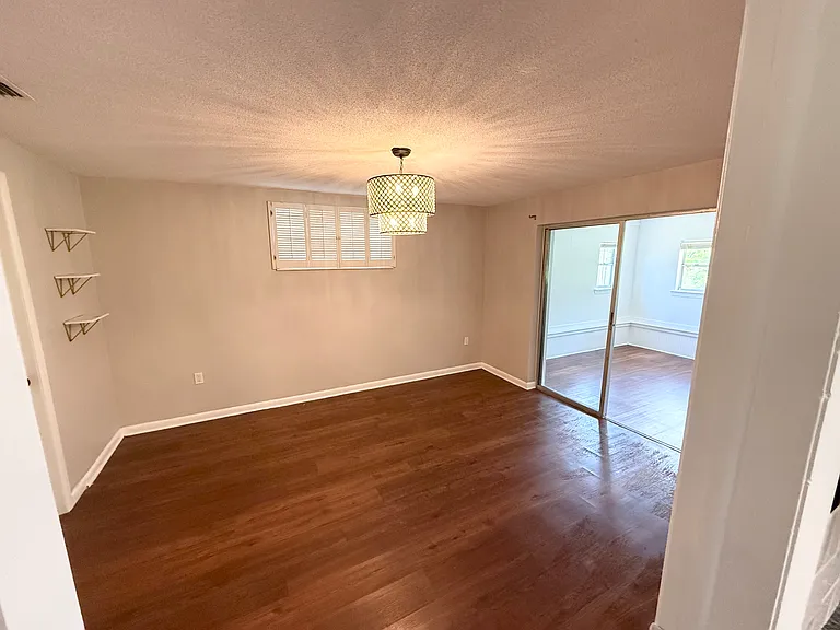 7623 Valley Ct — Photo 8