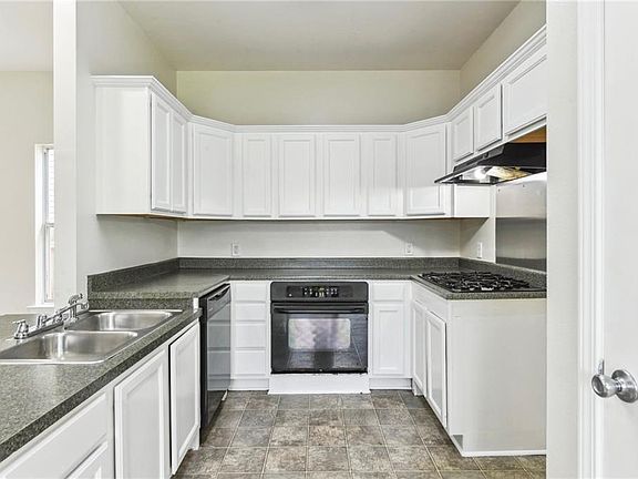 4th image of 740 Avenue A