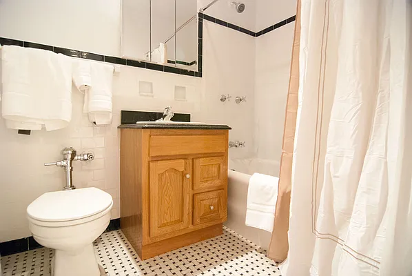 Rented by WAM Partners - William Moses Co. | media 67