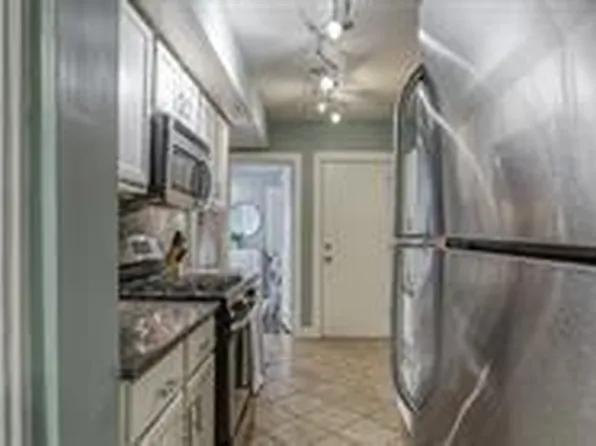 3400 & 3402 Gillham Rd, Kansas City, MO 64111