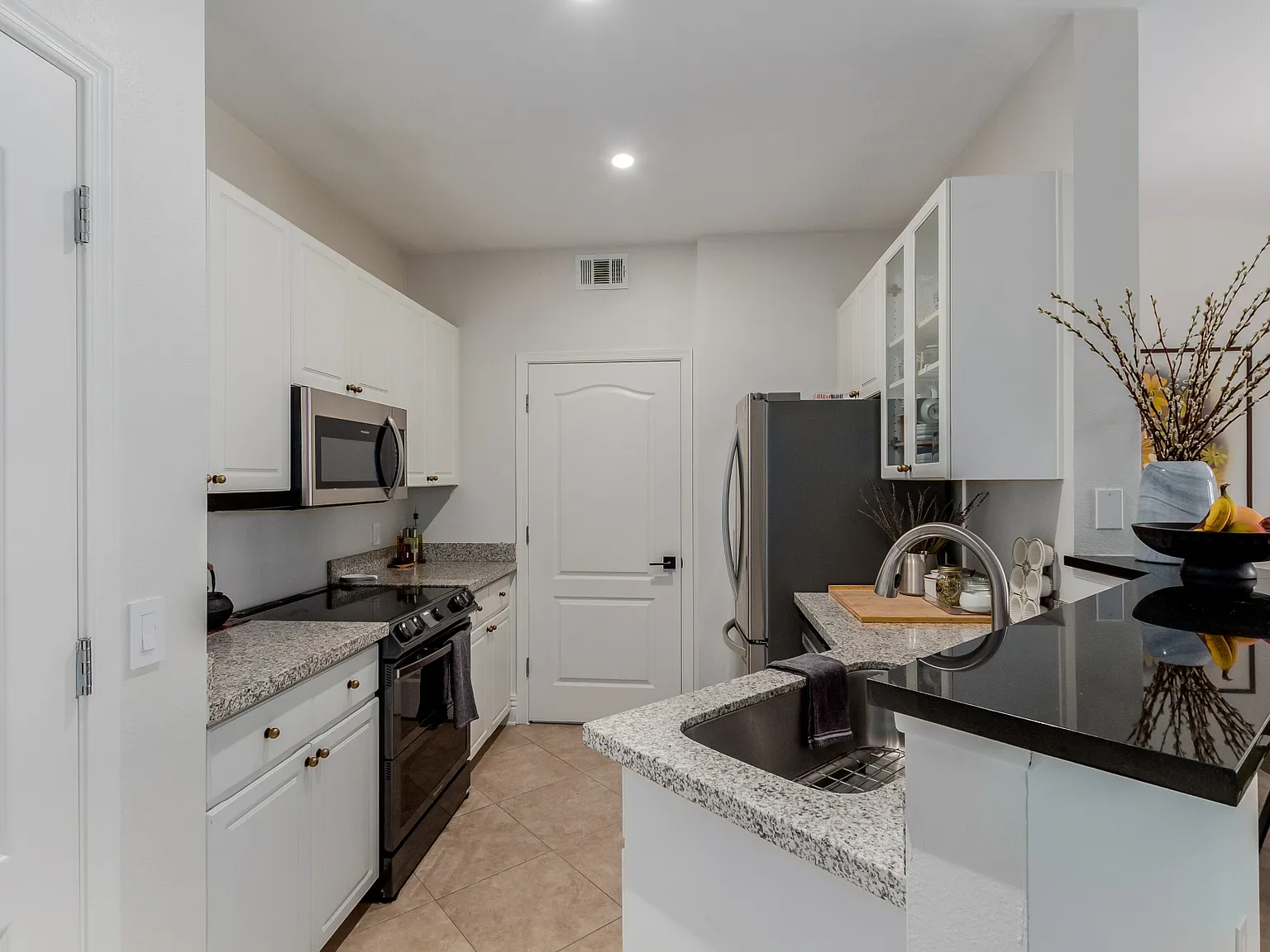3 bed, 1412 sqft, $2,300 — Photo 3