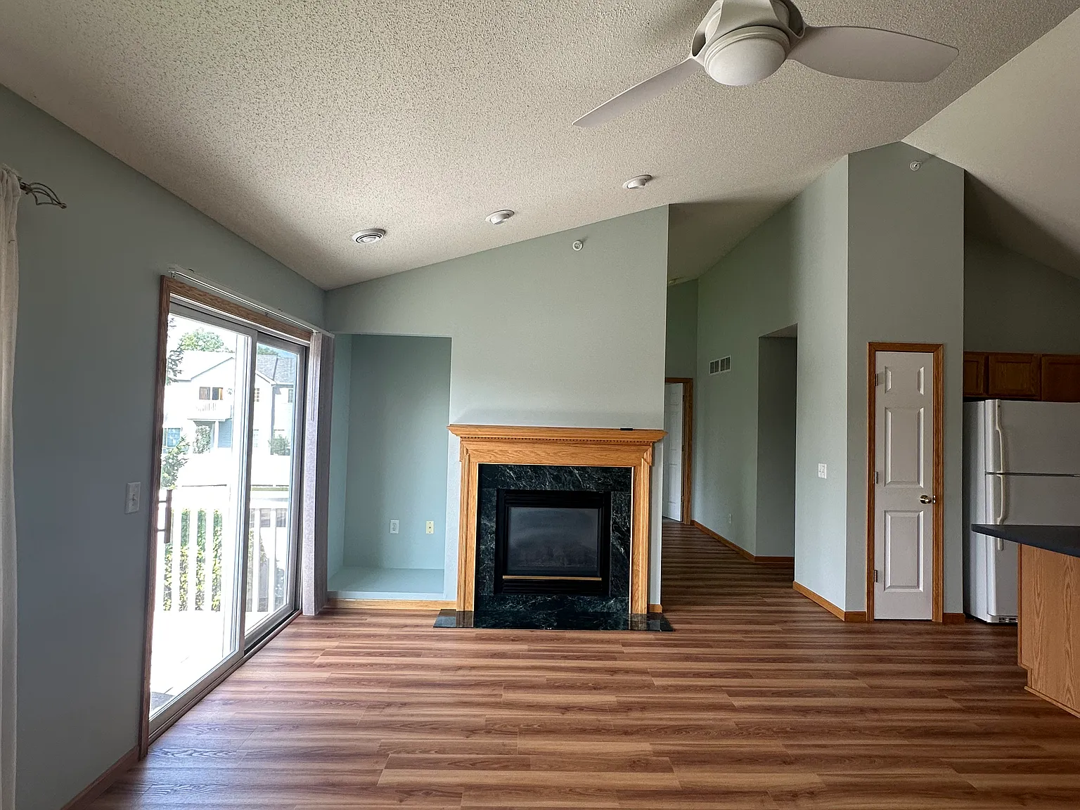 3 bed, 1635 sqft, $2,450 — Photo 4