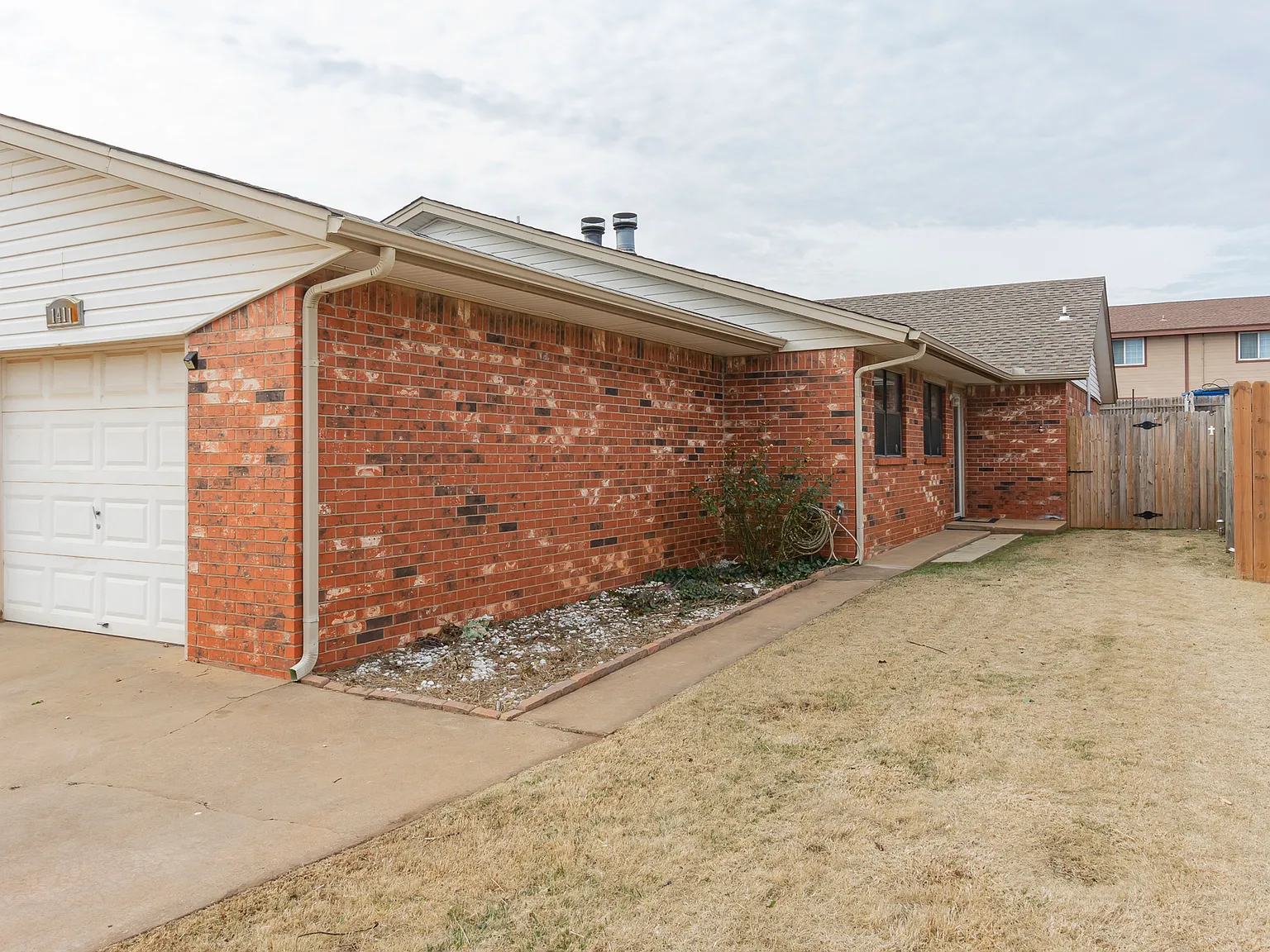 2 bed, 1018 sqft, $1,195 — Photo 1