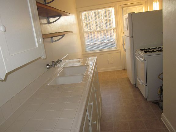 3rd image of 806 N Detroit St Unit 3/4
