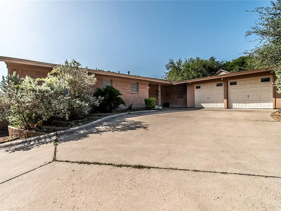 203 E Wildwood Dr