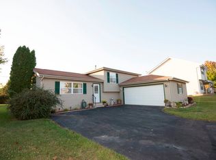 917 Meadowbrook Rd, Elwood, IL 60421