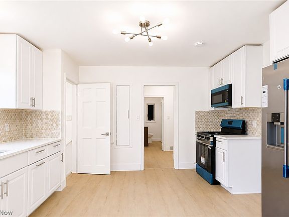 4th image of 3300 W 131st St