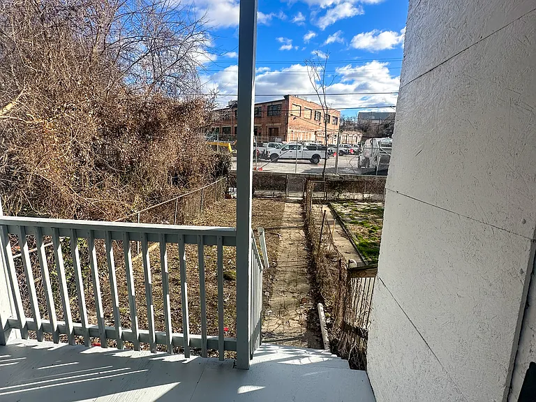1917 N Fulton Ave — Photo 5