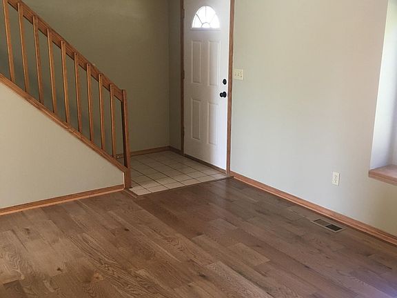 Livingroom entry.