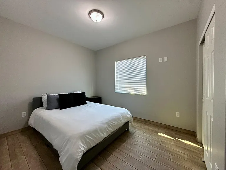 997 N Contzen Ave #1 — Photo 11