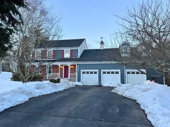 52 Vanderbilt Ln, Portsmouth, RI 02871
