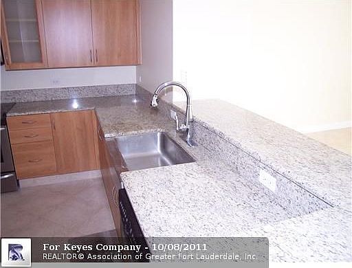 5th image of 2633 14th Ave APT 306