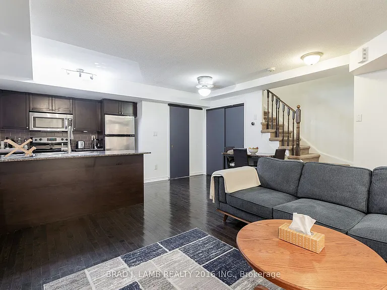 25 Turntable Cres #Townhouse 137 — Photo 5