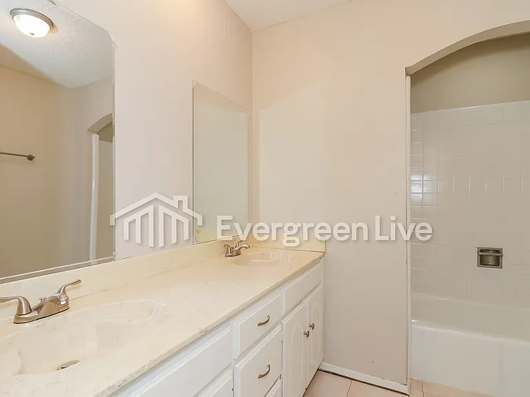 2417 Meadow Vw — Photo 11