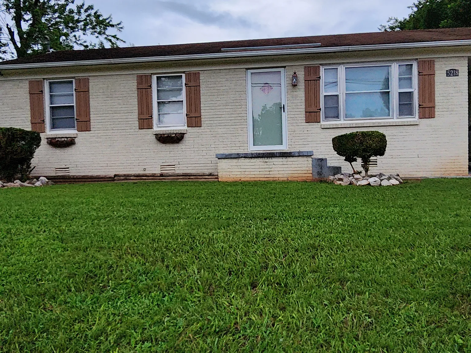 3 bed, 1040 sqft, $1,200 — Photo 1