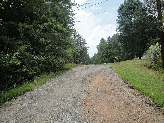 5th image of 135 Spratt Dr