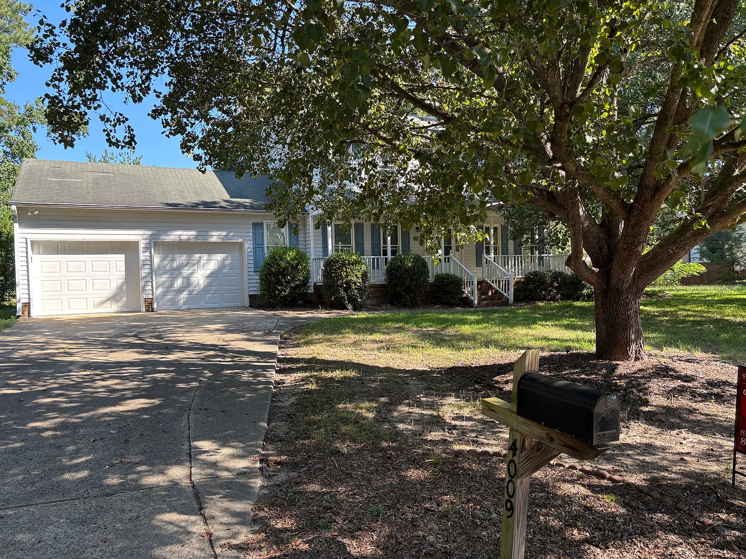 Pet friendly with fenced yard — Photo 2