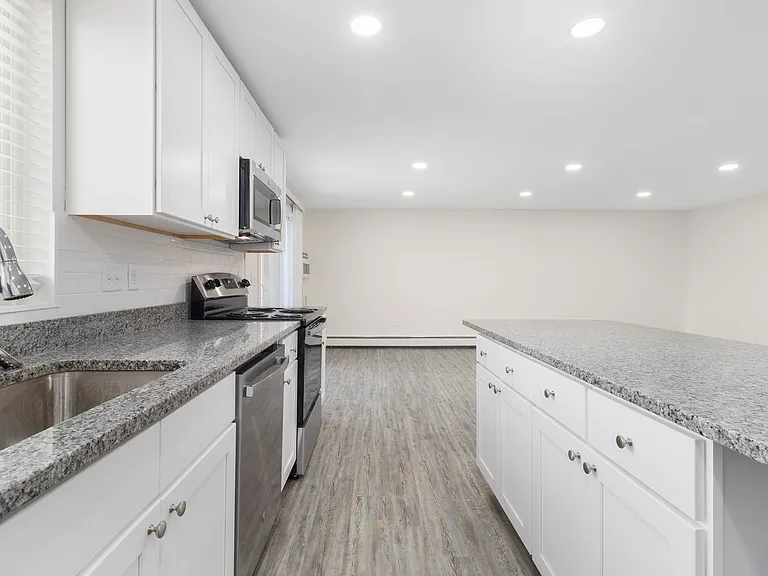 Parkway Apartments — Photo 57