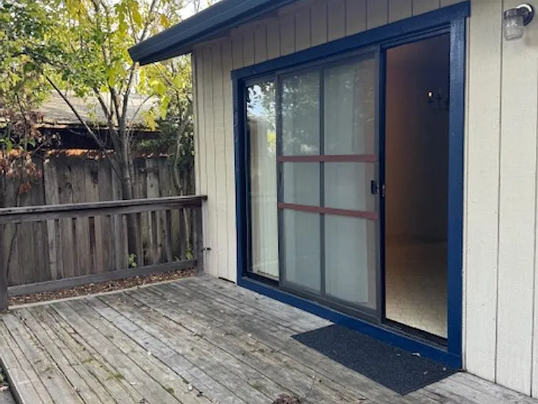 1678 E St — Photo 21