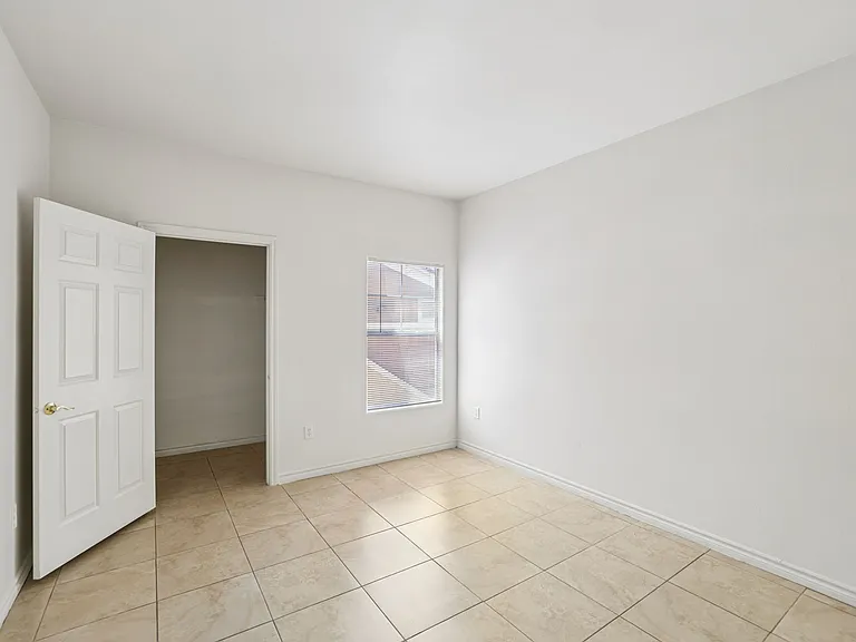 Sunrise Park Condominiums — Photo 16