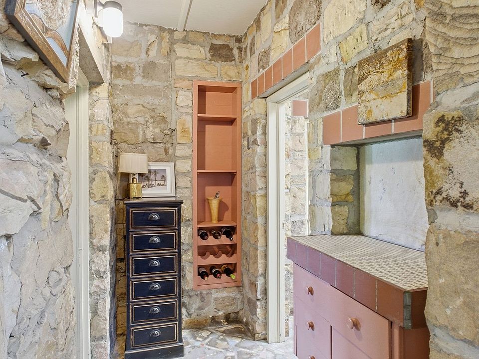 73rd image of 167 Pollywood Ln