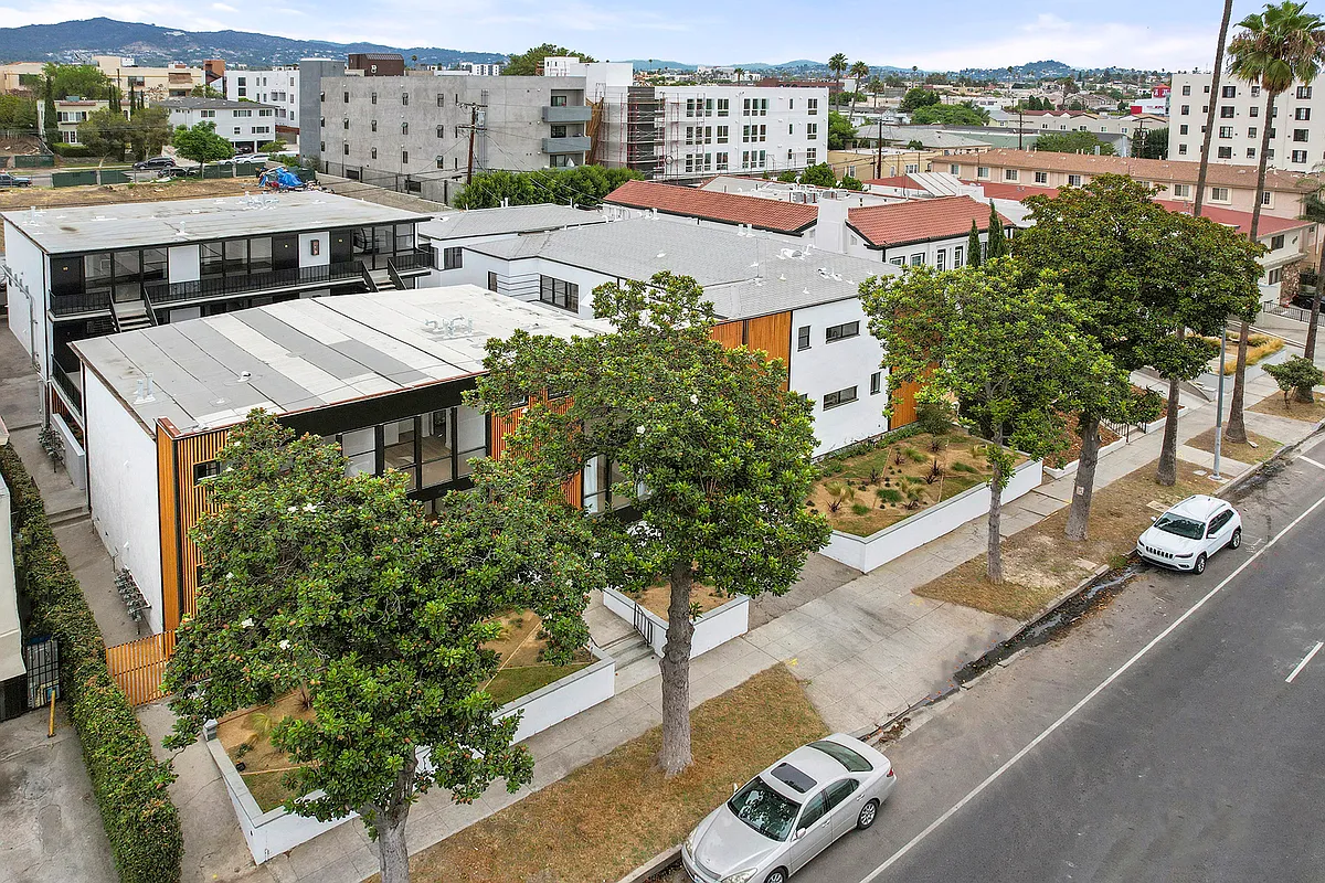Building Photo - 4723-4727 Beverly Blvd