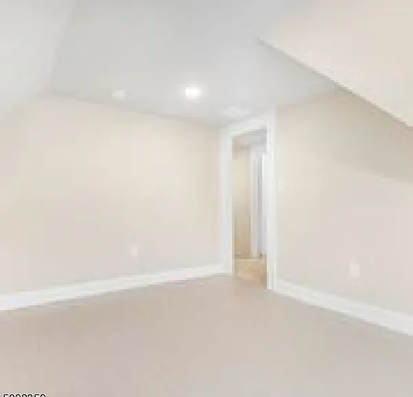 526 E Broad St #2 — Photo 24